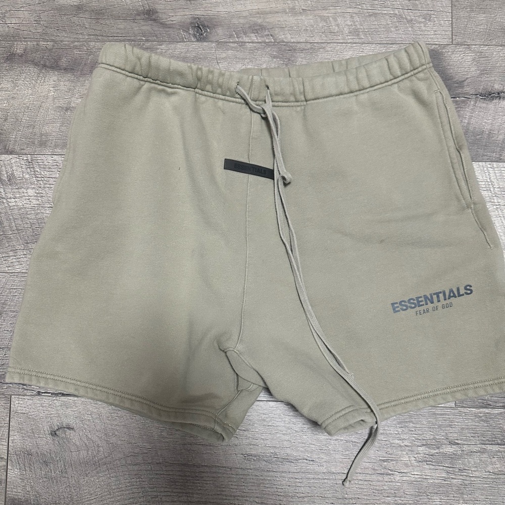Authentic Essential Fear of God Men Shorts size XL